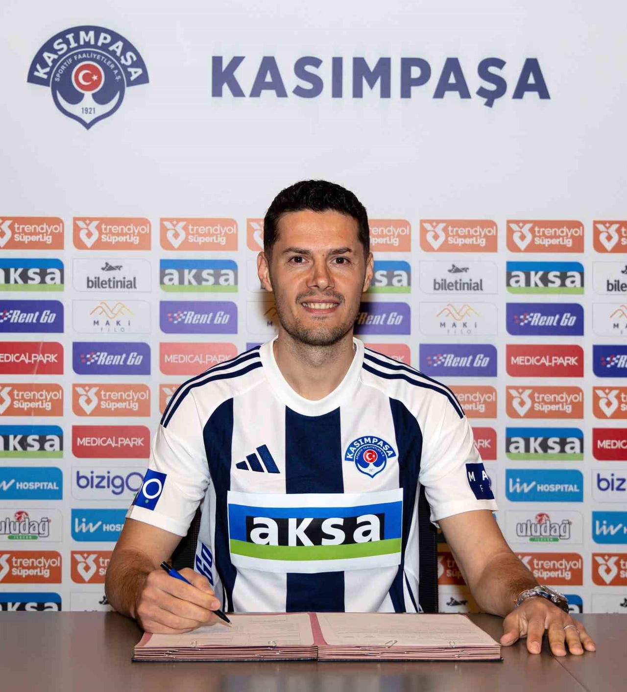 KASIMPAŞA, HARİS HAJRADİNOVİC İLE SÖZLEŞME YENİLEDİ