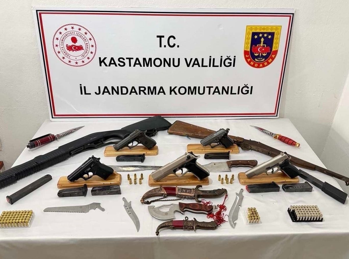 KASTAMONU'DA JANDARMA EKİPLERİ TARAFINDAN GERÇEKLEŞTİRİLEN ÇALIŞMALARDA ÇOK SAYIDA SİLAH ELE...
