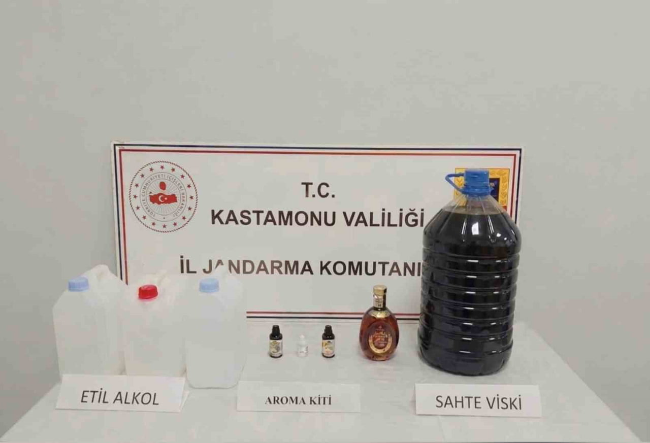 KASTAMONU'DA JANDARMA EKİPLERİ TARAFINDAN GERÇEKLEŞTİRİLEN OPERASYONDA ÇOK SAYIDA MAKARON, ALKOL...