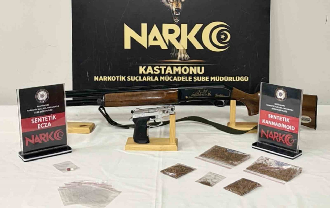 KASTAMONU'DA POLİS EKİPLERİ TARAFINDAN GERÇEKLEŞTİRİLEN UYUŞTURUCU OPERASYONUNDA 5 KİŞİ GÖZALTINA...