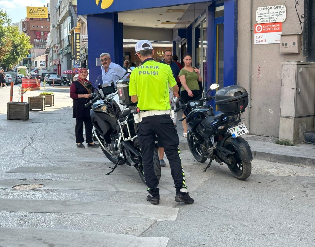 KASTAMONU'DA POLİS EKİPLERİNCE DURDURULAN ARAÇTA UYUŞTURUCUYLA YAKALANAN SANIK, "TEK SUÇUM...