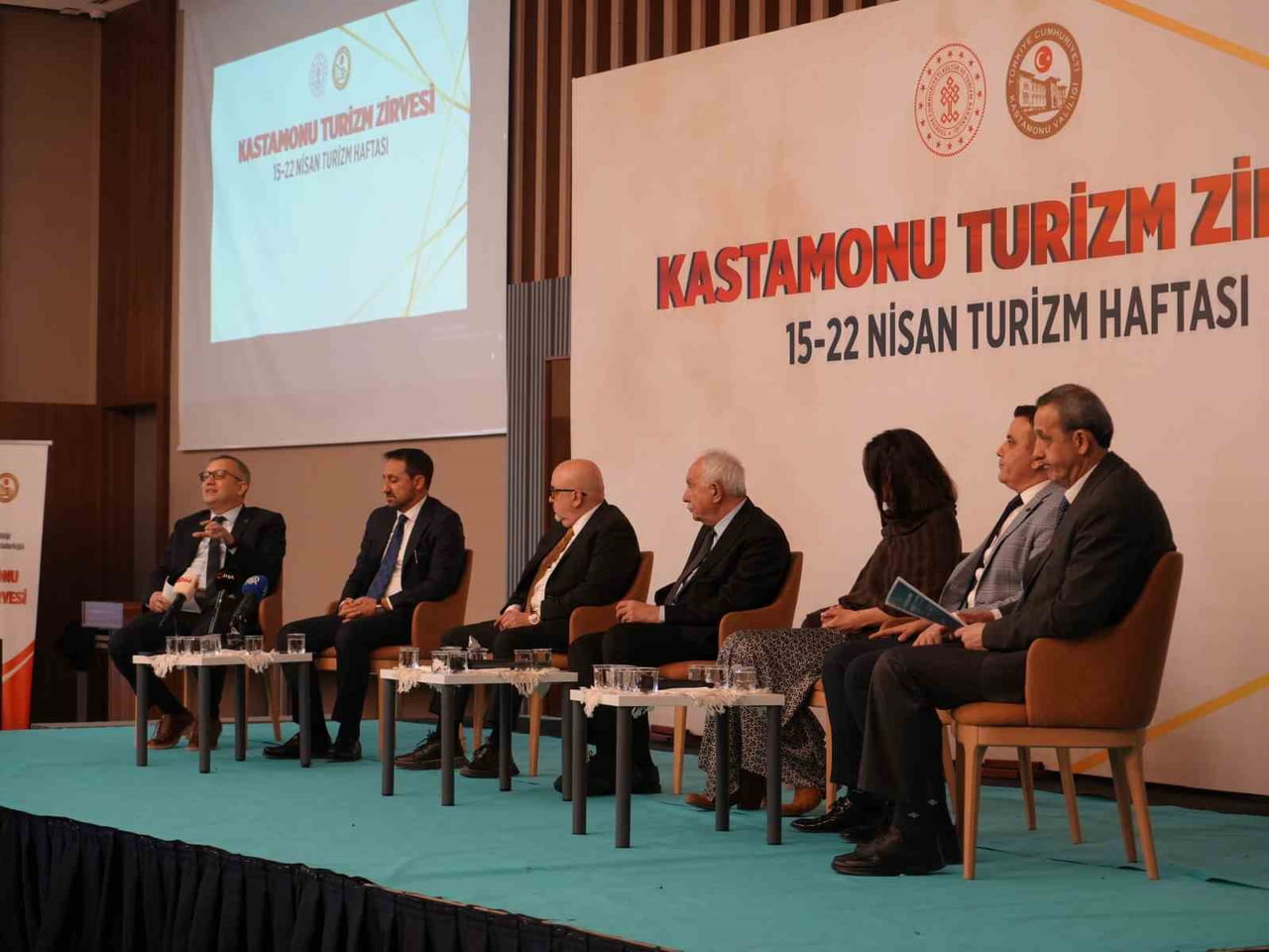 KASTAMONU’DA DÜZENLENEN TURİZM HAFTASI ETKİNLİKLERİ KAPSAMINDA GERÇEKLEŞTİRİLEN PANELDE, İSTİKLAL...