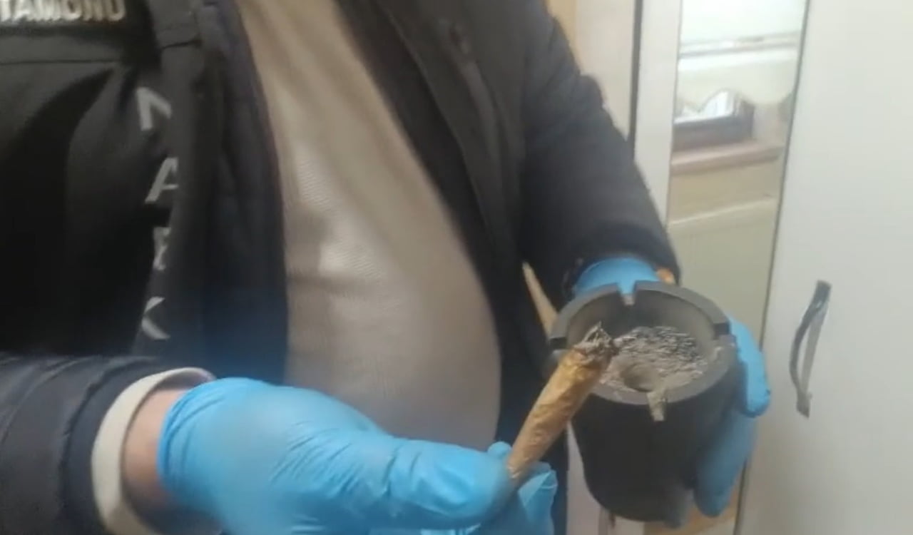 KASTAMONU’DA İL EMNİYET MÜDÜRLÜĞÜ EKİPLERİNCE SOKAK SATICILARINA YÖNELİK GERÇEKLEŞTİRİLEN NARKOTİK...