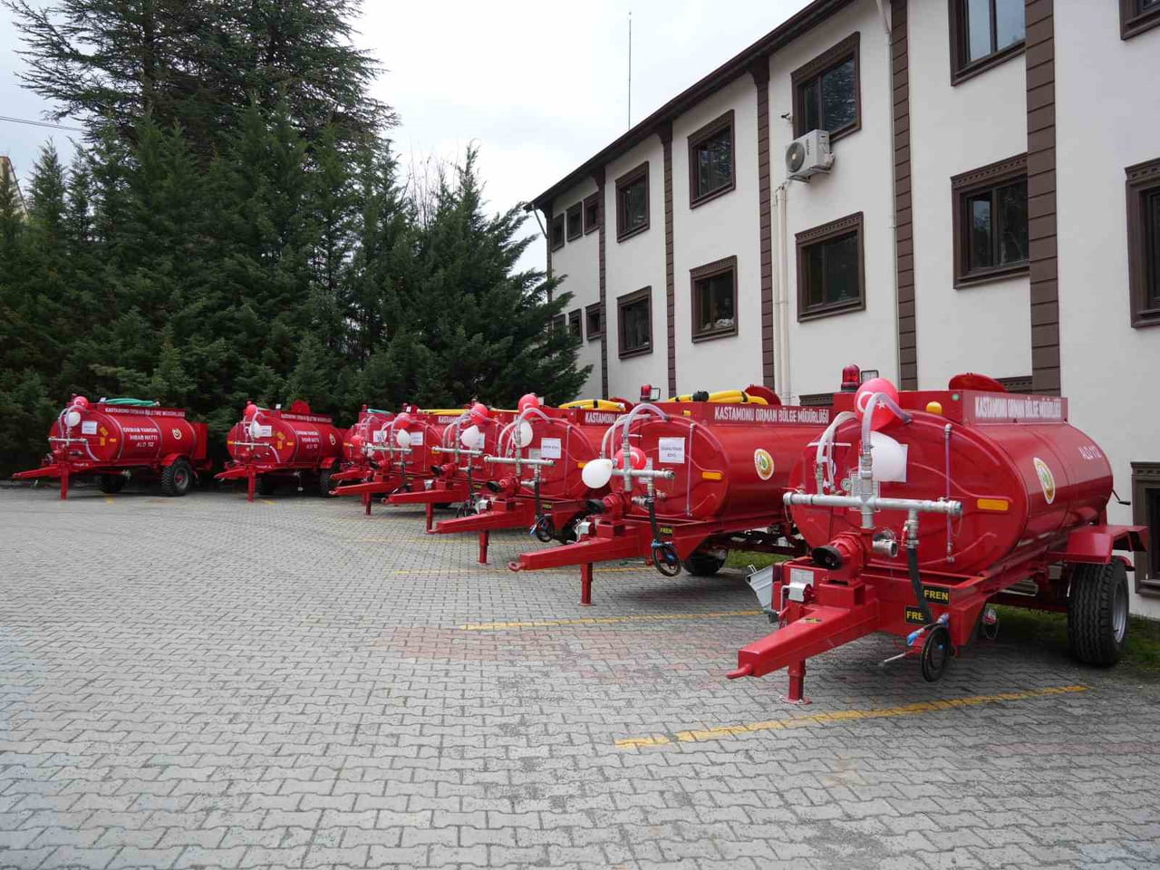 KASTAMONU’DA YANGINA HASSAS KÖYLERE 3 TON KAPASİTELİ 20 ÇEKİLEBİLİR YENİ SU TANKERİ...