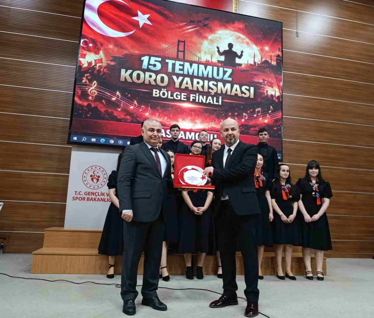 KASTAMONU  MUSTAFA KAYA ANADOLU LİSESİ KOROSU, AYLAR SÜREN EMEĞİNİN KARŞILIĞINI ALARAK BİRİNCİLİK...