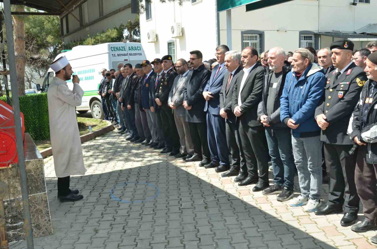 KASTAMONU’NUN HANÖNÜ İLÇESİNDE HAYATINI KAYBEDEN KIBRIS GAZİSİ ŞÜKRÜ KIZIL, DÜZENLENEN ASKERİ...