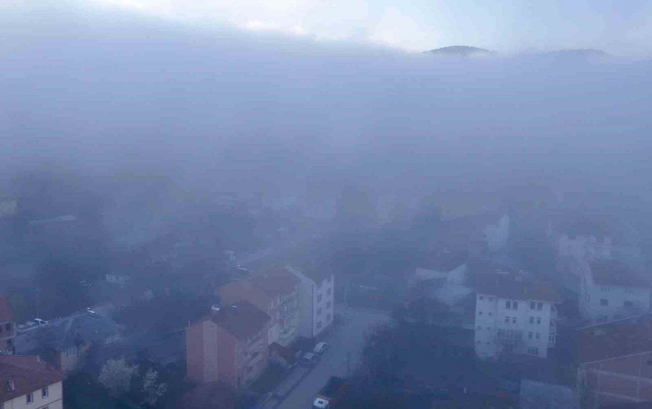 KASTAMONU’NUN İHSANGAZİ İLÇESİNDE SABAH SAATLERİNDEN İTİBAREN ETKİSİNİ ARTTIRAN YOĞUN SİS, GÖRÜŞ...