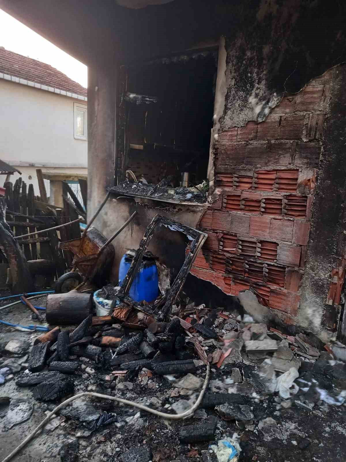 KASTAMONU’NUN İNEBOLU İLÇESİNDE BETONARME BİNADA ÇIKAN YANGINDA EV, KULLANILAMAZ HALE...