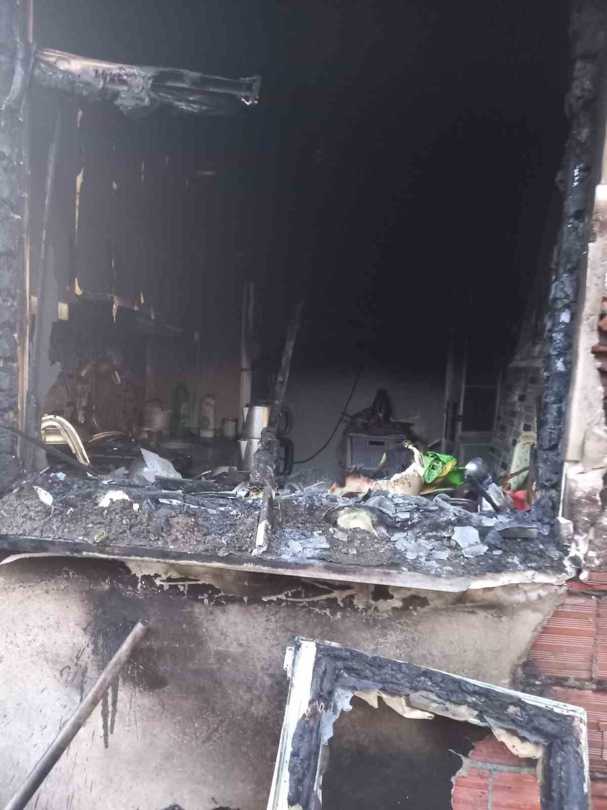 KASTAMONU’NUN İNEBOLU İLÇESİNDE BETONARME BİNADA ÇIKAN YANGINDA EV, KULLANILAMAZ HALE...