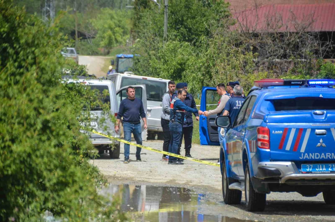 KASTAMONU’NUN TAŞKÖPRÜ İLÇESİNDE TRAKTÖR İLE TARLADAN DÖNÜŞ YAPAN VE DAHA ÖNCESİNDEN HUSUMETLİ...