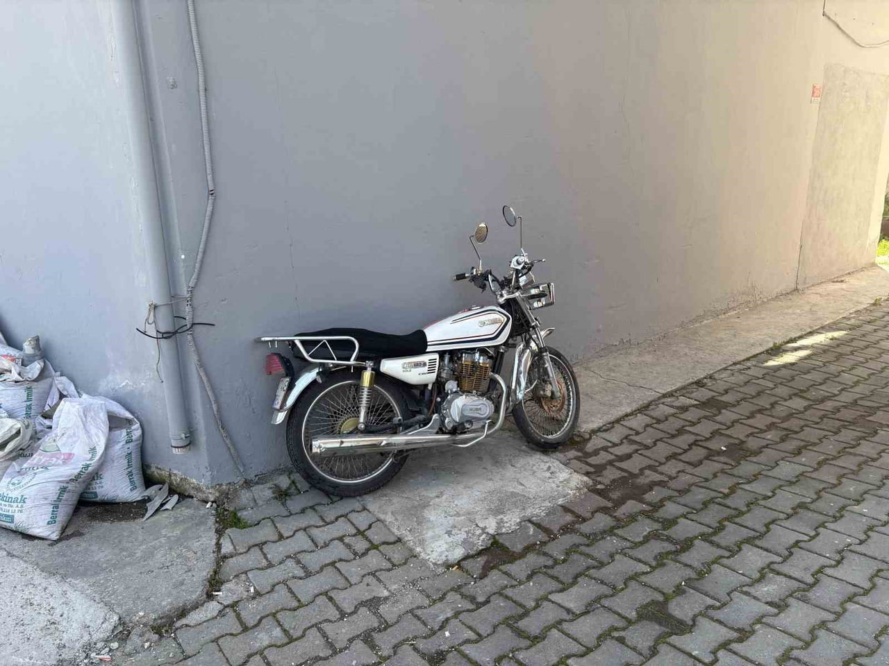 KASTAMONU’NUN TOSYA İLÇESİNDE PANELVAN ARACA ÇARPAN MOTOSİKLETİN SÜRÜCÜSÜ YARALANDI.