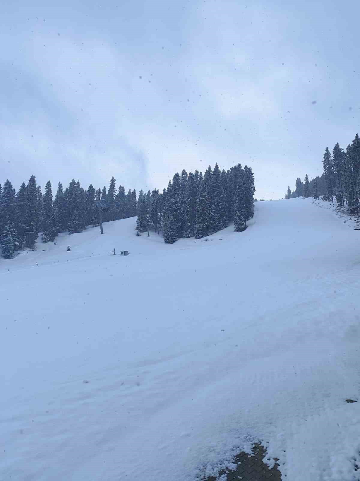 KASTAMONU’NUN YÜKSEK KESİMLERİNDE ZAMAN ZAMAN KAR YAĞIŞI VE FIRTINA ETKİLİ OLUYOR.