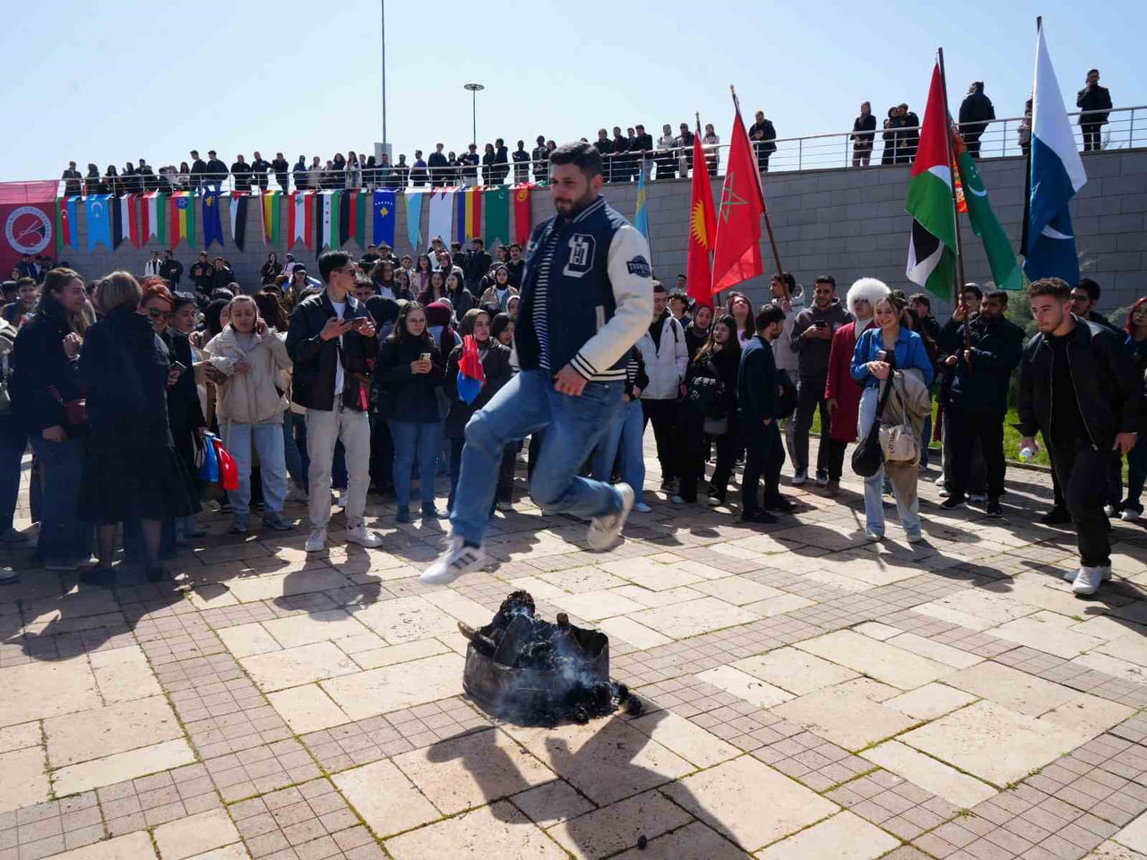 KASTAMONU ÜNİVERSİTESİ’NDE DÜZENLENEN NEVRUZ BAYRAMI ŞENLİĞİ, RENKLİ GÖRÜNTÜLERE VE YOĞUN KATILIMA...