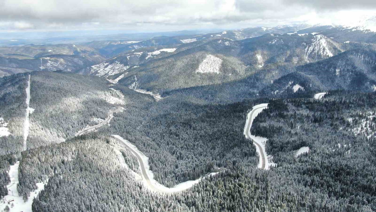 KASTAMONU VE ÇANKIRI SINIRLARINDA BULUNAN ILGAZ DAĞI MİLLİ PARKI, NİSAN AYINDA ETKİLİ OLAN KAR...