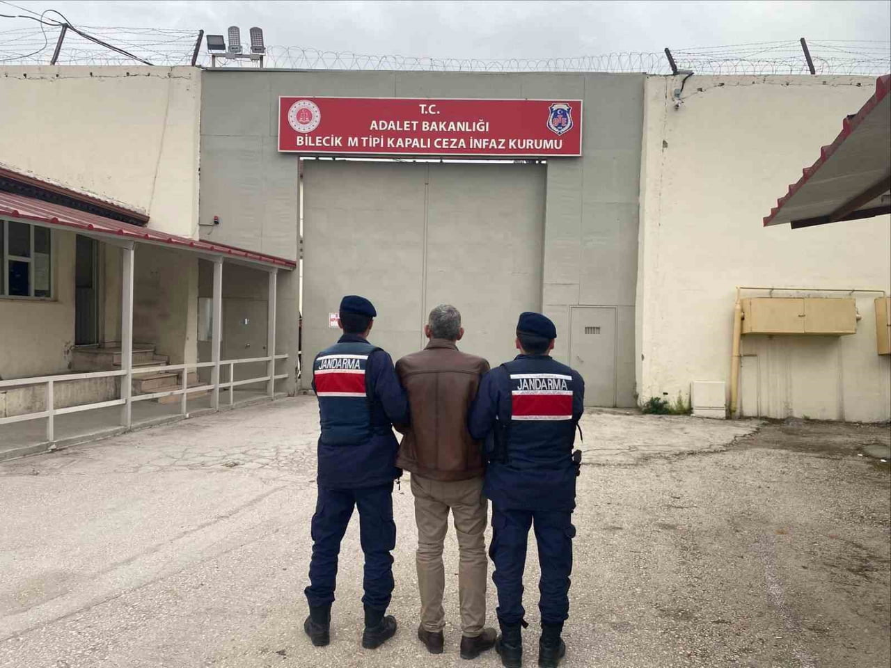 KASTEN YARALAMA SUÇUNDAN ARANAN ŞAHIS BİLECİK’TE YAKALANDI