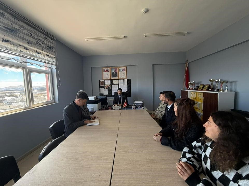 KAYMAKAM KAHRAMAN OKUL ZİYARETLERİNİ SÜRDÜRÜYOR(KARS-İHA)