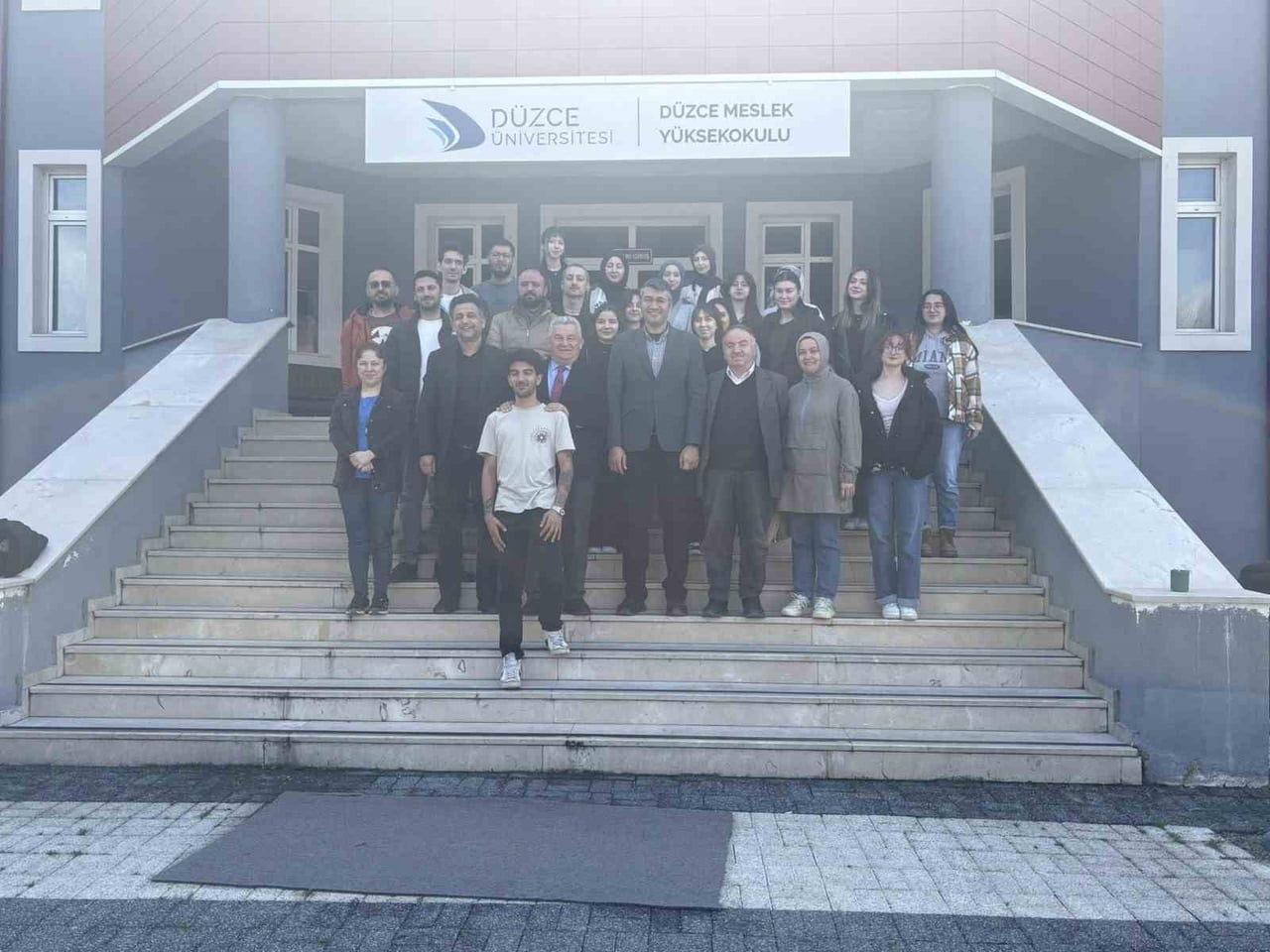 KAYNAŞLI BELEDİYE BAŞKANI EFDAL ALTUNDAL, MEZUN OLDUĞU DÜZCE MESLEK YÜKSEKOKULU'NDA “SINIFTA MEZUN...