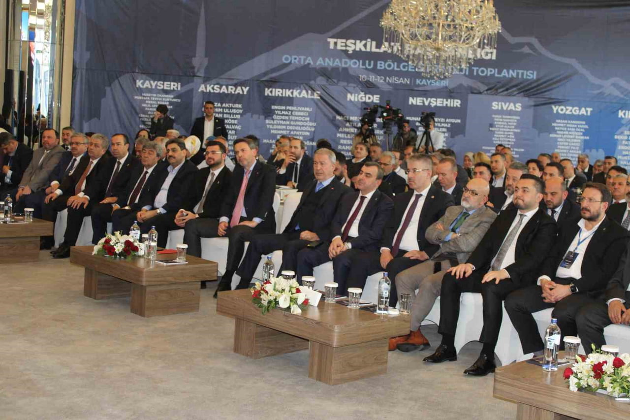 KAYSERİ'DE DÜZENLENEN ORTA ANADOLU BÖLGE STRATEJİSİ TOPLANTISI'NA KATILAN ENERJİ VE TABİİ...