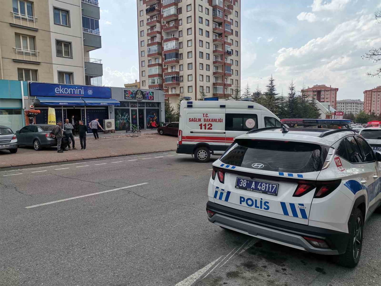 KAYSERİ'DE EVLENME TEKLİFİNİ REDDETTİĞİ İÇİN ESKİ KOMŞUSUNU TABANCA İLE VURAN KADIN TOPLAM 14 YIL...