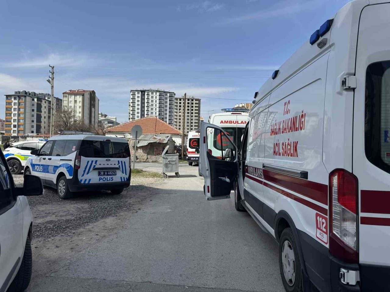 KAYSERİ'NİN KOCASİNAN İLÇESİNDE ÖĞRENCİ SERVİSİ İLE REHABİLİTASYON MERKEZİ SERVİSİNİN ÇARPIŞTIĞI...