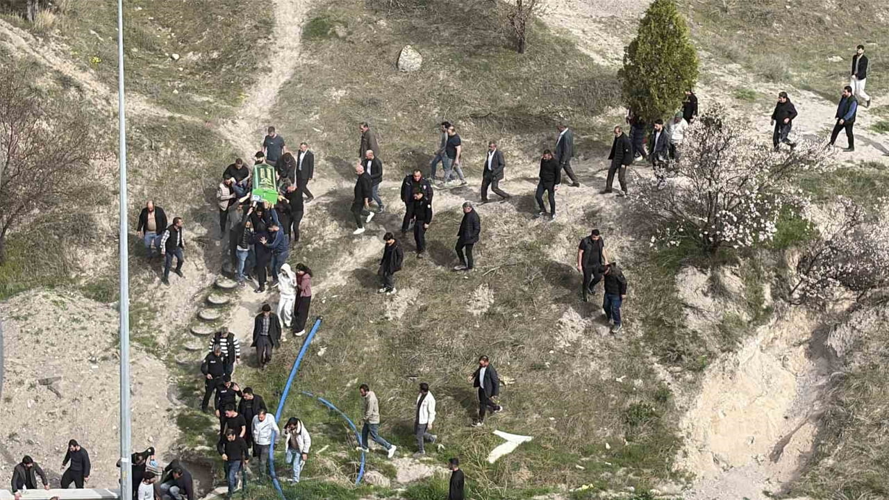 KAYSERİ'NİN MELİKGAZİ İLÇESİNDE DÜNDEN BU YANA AİLESİNİN HABER ALAMADIĞI 18 YAŞINDAKİ GENÇ, DAĞLIK...