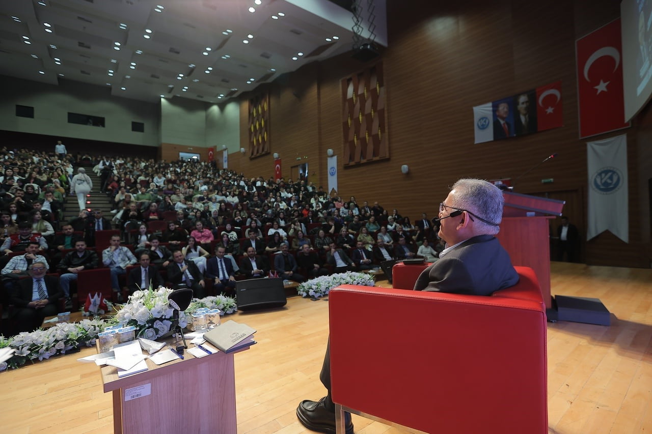 KAYSERİ BÜYÜKŞEHİR BELEDİYE BAŞKANI DR. MEMDUH BÜYÜKKILIÇ, KAYSERİ ÜNİVERSİTESİ (KAYÜ) 15 TEMMUZ...