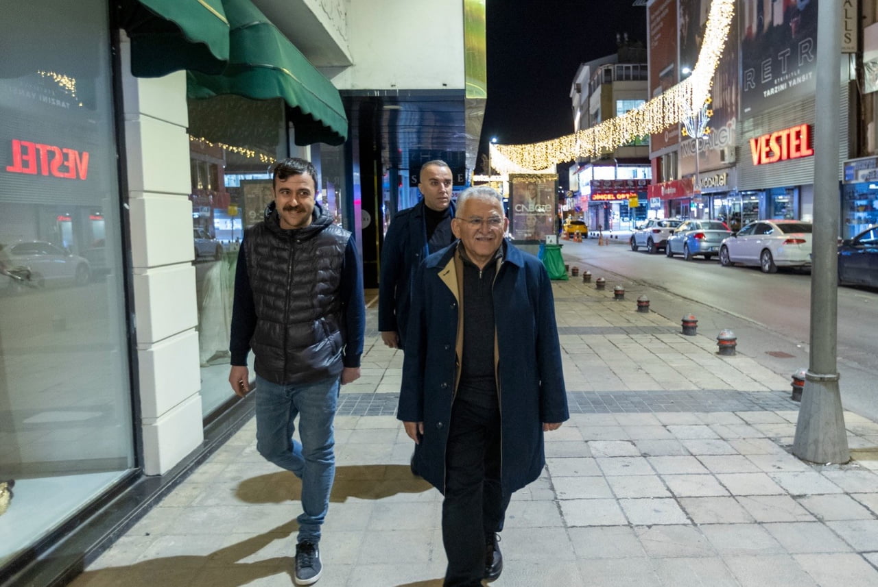 KAYSERİ BÜYÜKŞEHİR BELEDİYE BAŞKANI DR. MEMDUH BÜYÜKKILIÇ, KENT TİCARETİNİN MERKEZİ TARİHİ KAPALI...