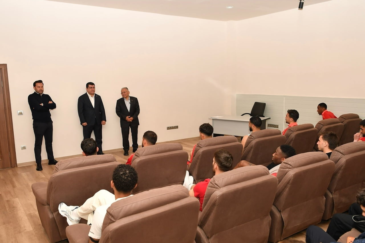 KAYSERİ BÜYÜKŞEHİR BELEDİYE BAŞKANI DR. MEMDUH BÜYÜKKILIÇ, SÜPER LİG’İN 29’UNCU HAFTASINDA...