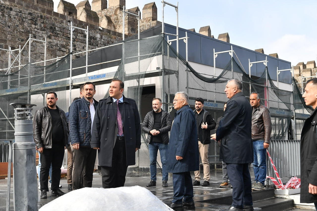 KAYSERİ BÜYÜKŞEHİR BELEDİYE BAŞKANI DR. MEMDUH BÜYÜKKILIÇ; TARİHİ KAYSERİ KALESİ İÇERİSİNDE YAPIMI...
