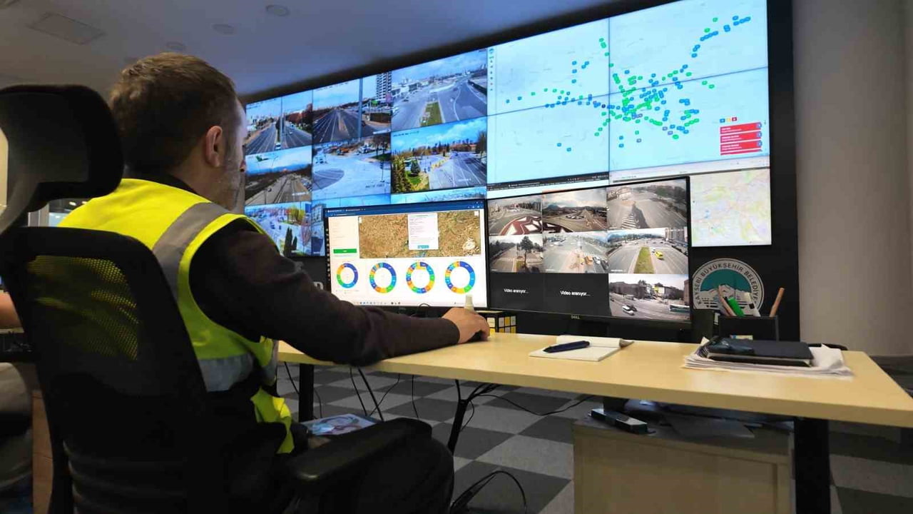 KAYSERİ BÜYÜKŞEHİR BELEDİYESİ’NİN TRAFİK KONTROL MERKEZİ’NDE, KARTAL KATLI KAVŞAĞI VE BAĞLANTI...