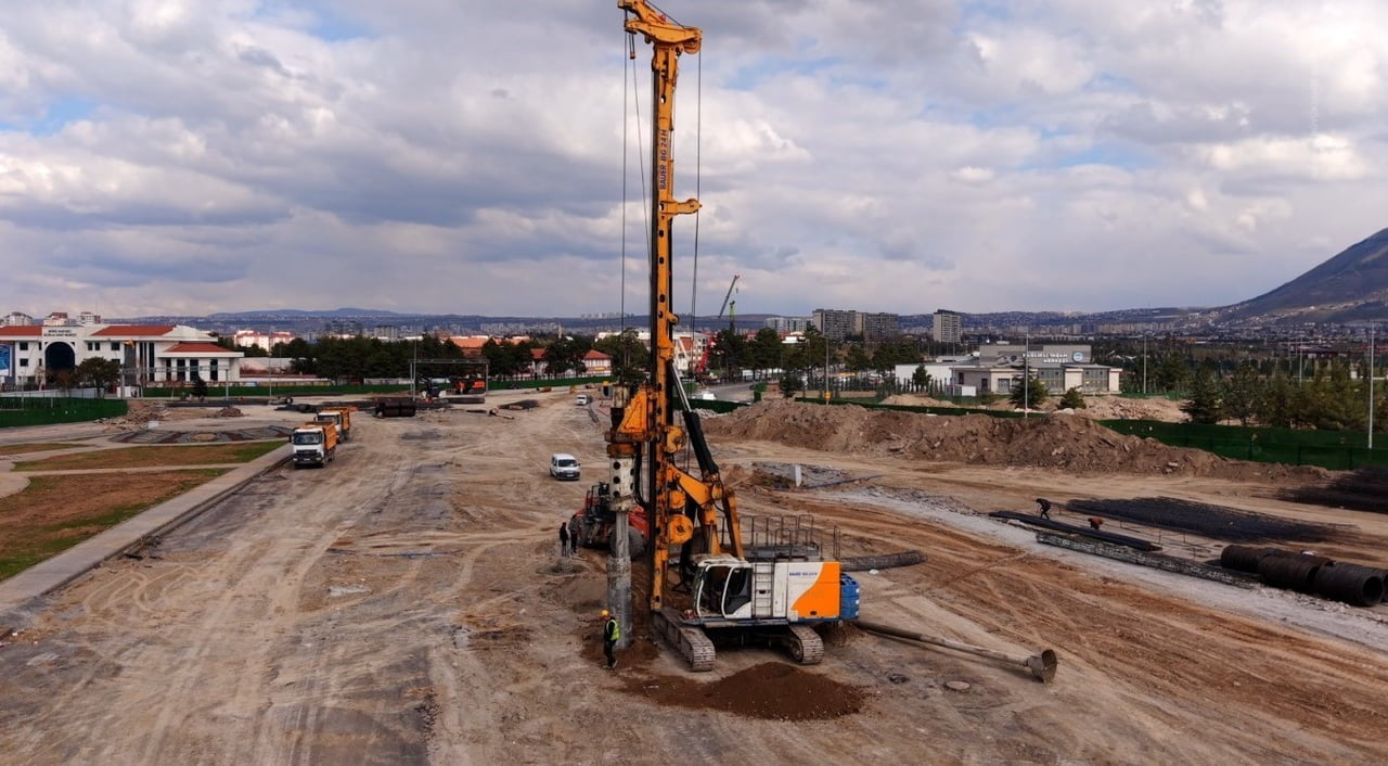 KAYSERİ BÜYÜKŞEHİR BELEDİYESİ, PAZAR GÜNÜNDE DE SAHADAKİ YOĞUN MESAİSİNİ SÜRDÜRÜYOR. KARTAL KATLI...