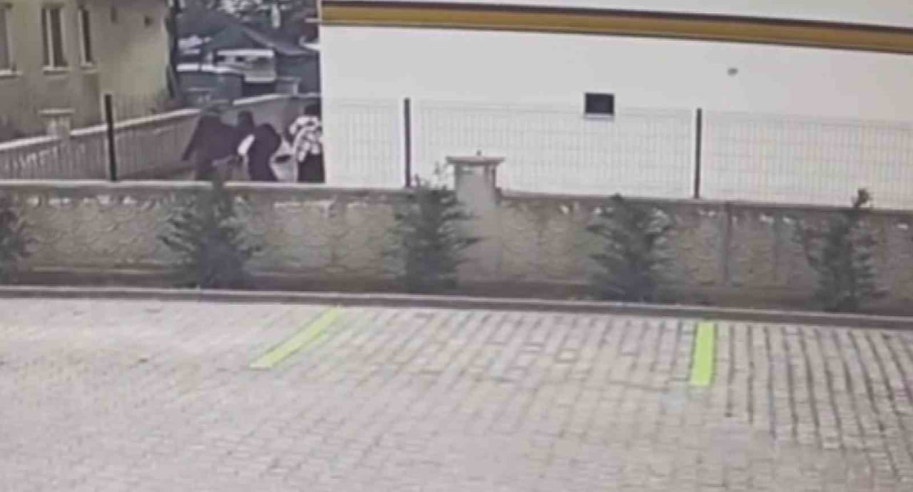 KAYSERİ’DE POLİS EKİPLERİ TARAFINDAN YAPILAN ÇALIŞMALARDA, 3 FARKLI İKAMETTEN YAKLAŞIK 450 BİN TL...