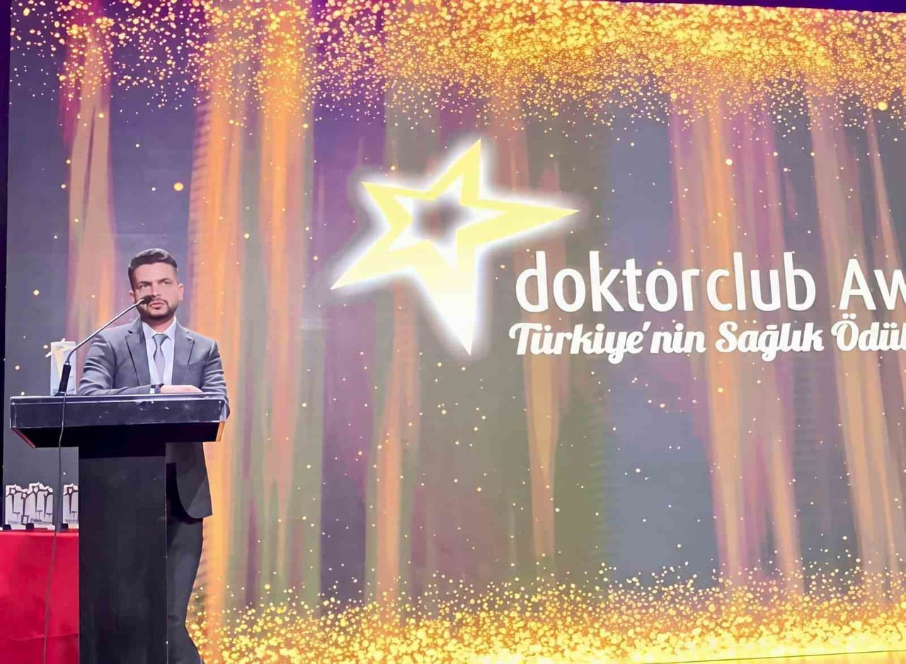 KAYSERİ DEVLET HASTANESİ’NDE GÖREV YAPAN OPERATÖR DOKTOR ZEKERİYA ÇETİNKAYA, DOCTORCLUB AWARDS...