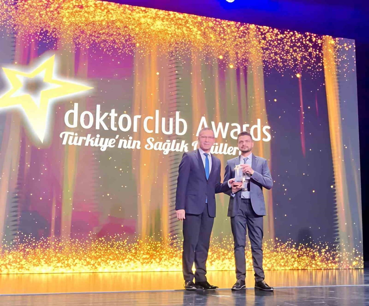 KAYSERİ DEVLET HASTANESİ’NDE GÖREV YAPAN OPERATÖR DOKTOR ZEKERİYA ÇETİNKAYA, DOCTORCLUB AWARDS...