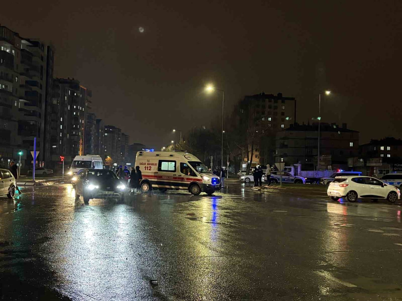 KAYSERİ’NİN KOCASİNAN İLÇESİNDE İKİ OTOMOBİLİN ÇARPIŞTIĞI KAZADA YARALANAN OLMAZKEN, KAZAYA...