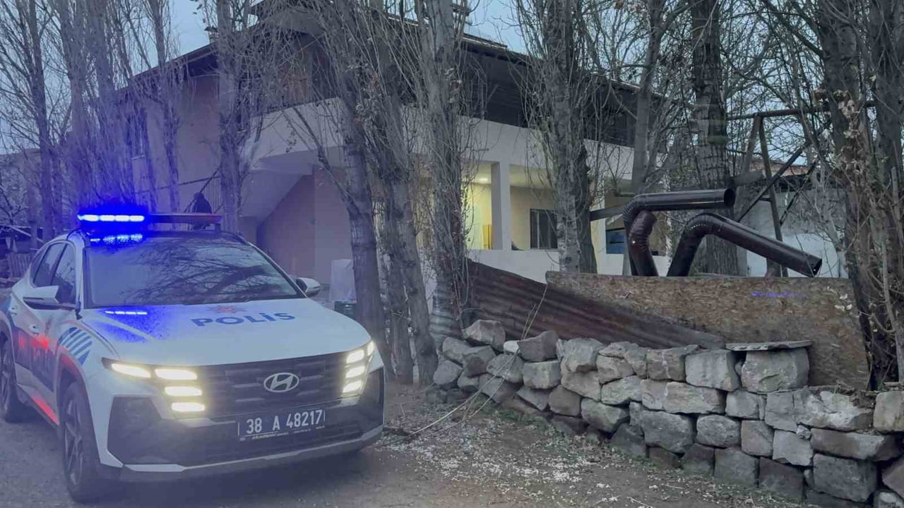 KAYSERİ’NİN KOCASİNAN İLÇESİNDE SOBADAN SIZAN KARBONMONOKSİT GAZINDAN ZEHİRLENEN 2 KARDEŞ...