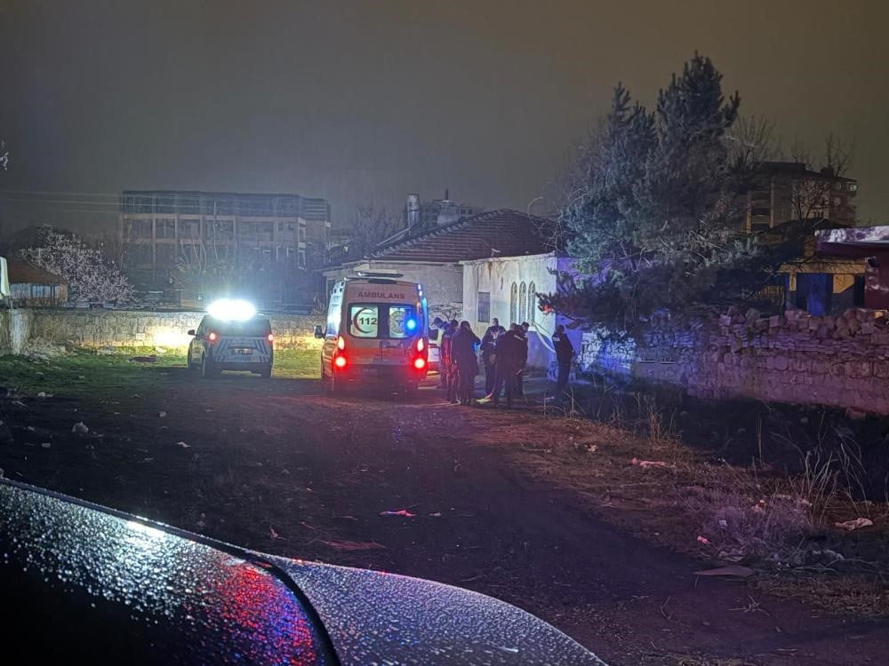 KAYSERİ’NİN MELİKGAZİ İLÇESİNDE MÜSTAKİL BİR İKAMETTE ÇIKAN SİLAHLI KAVGADA VURULARAK AĞIR...