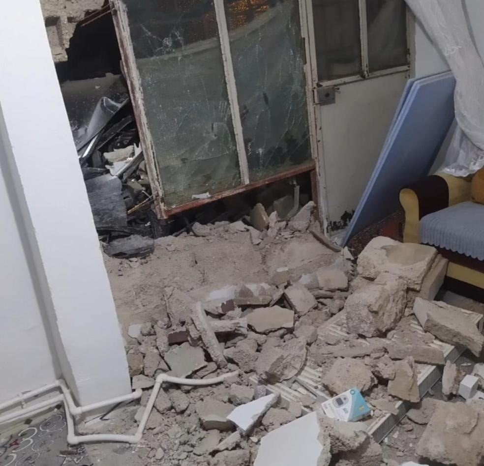 KAYSERİ’NİN YAHYALI İLÇESİNDE SÜRÜCÜSÜNÜN DİREKSİYON HAKİMİYETİNİ KAYBETTİĞİ OTOMOBİLİN BAHÇE...