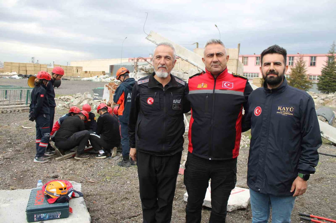 KAYSERİ ÜNİVERSİTESİ BÜNYAN MESLEK YÜKSEKOKULU İTFAİYECİLİK VE SİVİL SAVUNMA BÖLÜMÜ ÖĞRENCİLERİ;...