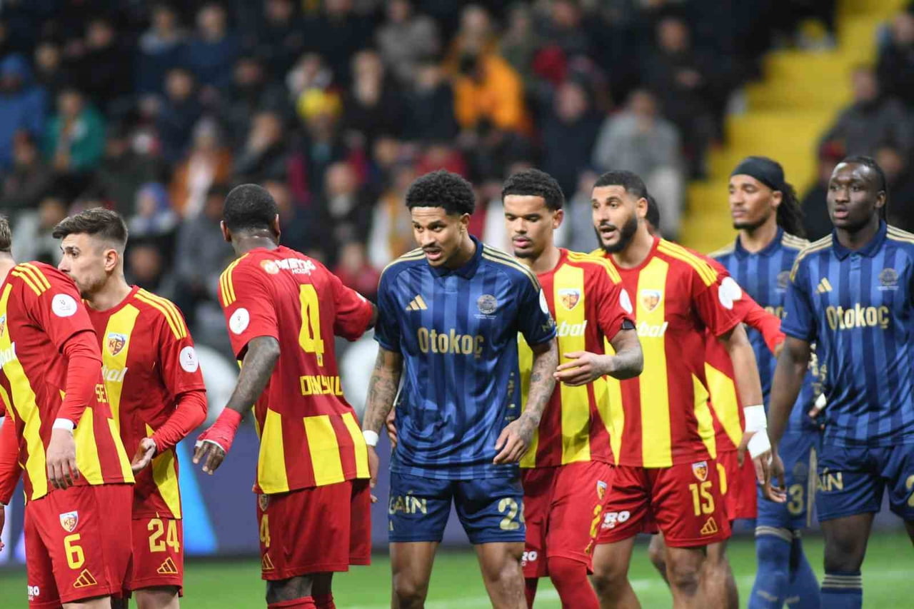 KAYSERİSPOR, SAHASINDA OYNADIĞI MÜSABAKADA BİR KEZ DAHA FENERBAHÇE’YE MAĞLUP OLDU.