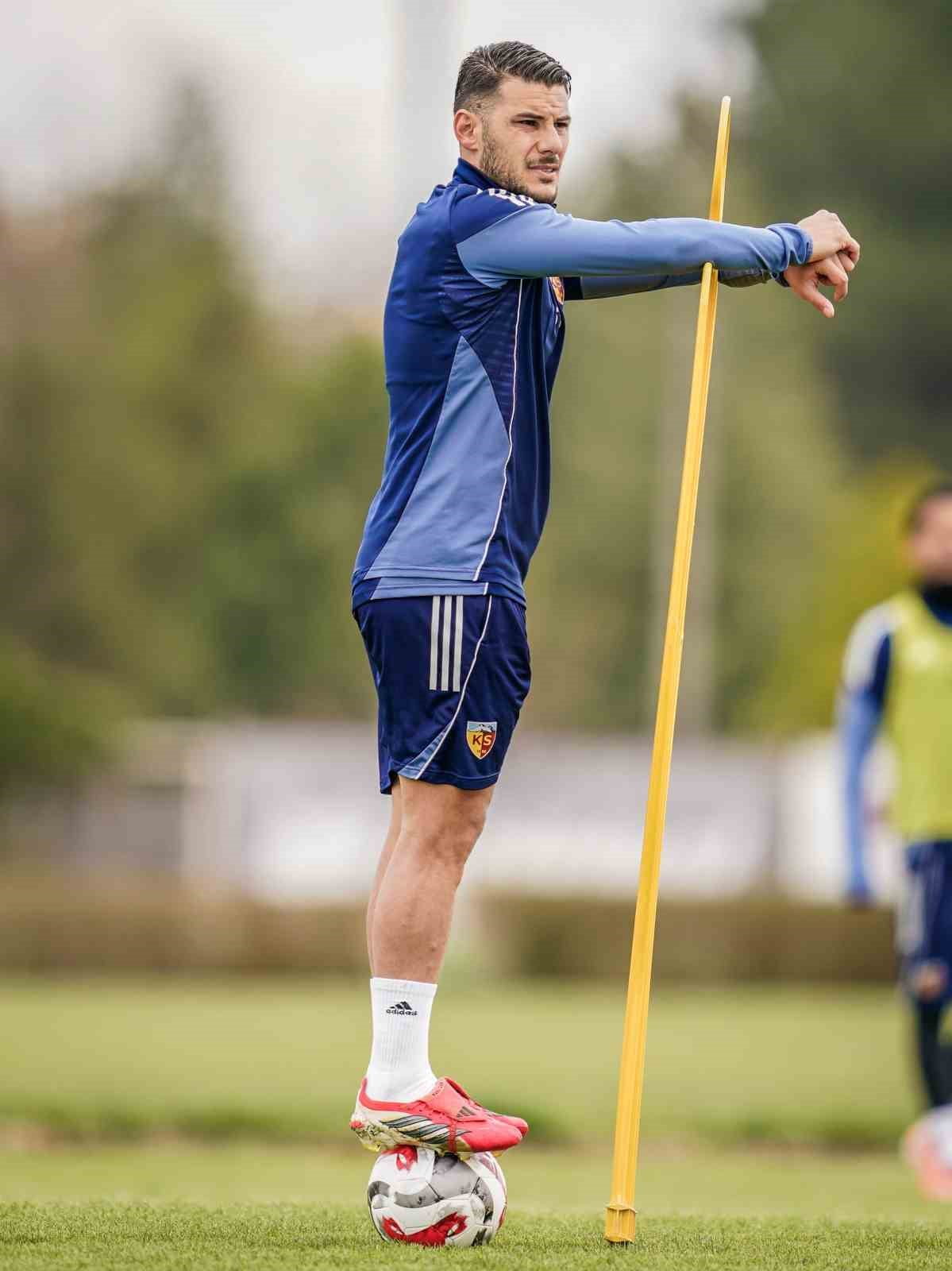 KAYSERİSPOR, TRENDYOL SÜPER LİG'İ 29. HAFTASINDA EVİNDE OYNAYACAĞI FENERBAHÇE MAÇI HAZIRLIKLARINI...