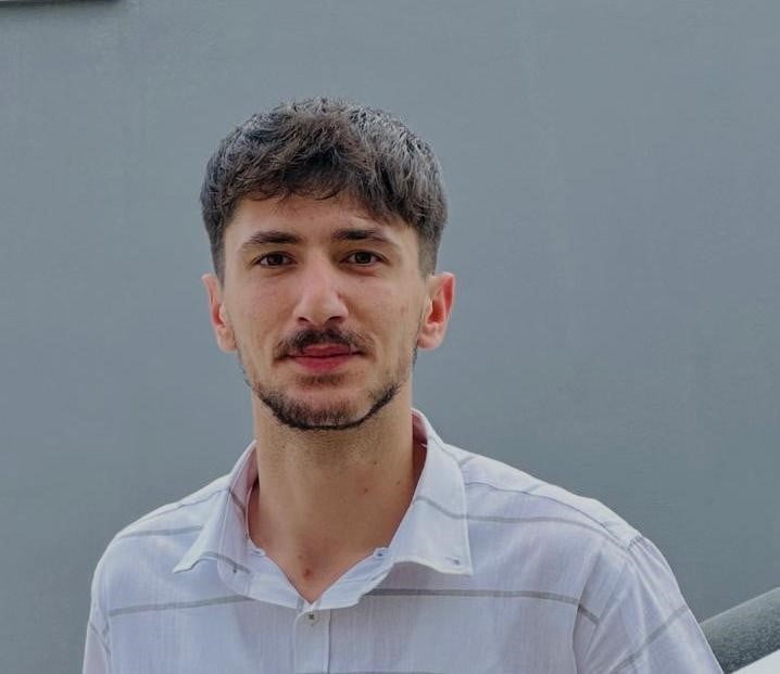 KAZADA SÜRÜCÜ UZMAN ÇAVUŞ FATİH KILIÇ OLAY YERİNDE HAYITINI KAYBETTİ.