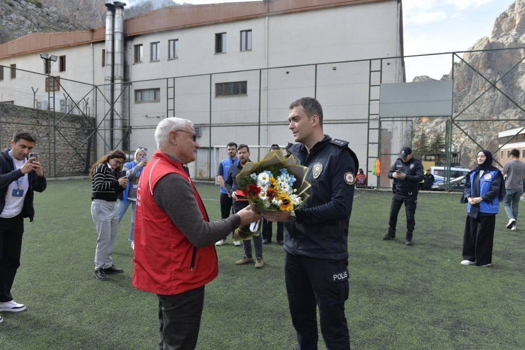 KEMALİYE’DE POLİS HAFTASI’NDA DOSTLUK MAÇI DÜZENLENDİ
