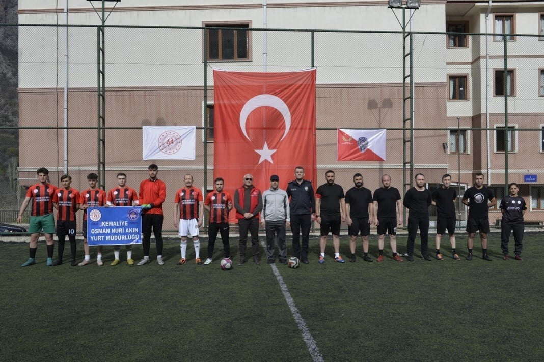 KEMALİYE’DE POLİS HAFTASI’NDA DOSTLUK MAÇI DÜZENLENDİ