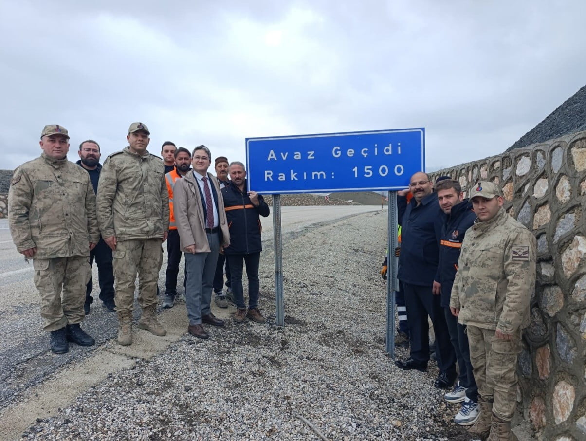 KEMALİYE’DE "ÇİMENTO GEÇİDİ"NİN ADI "AVAZ GEÇİDİ" OLARAK DEĞİŞTİRİLDİ