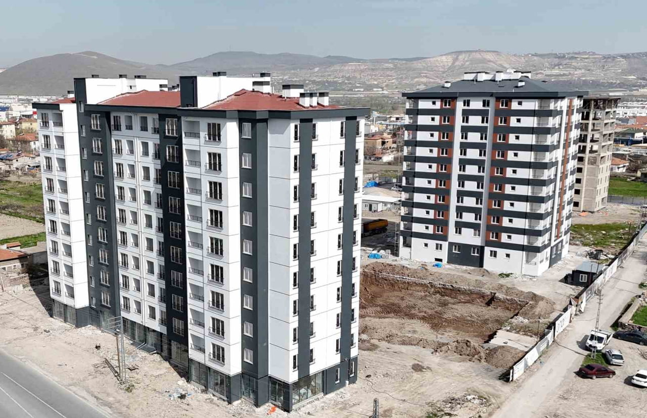 KENTSEL DÖNÜŞÜM ÇALIŞMALARI KAPSAMINDA YENİ, KONFORLU, SAĞLIKLI VE GÜVENLİ YAŞAM ALANLARI İNŞA...