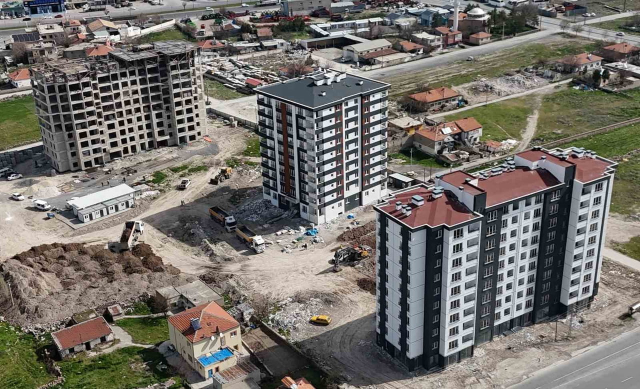 KENTSEL DÖNÜŞÜM ÇALIŞMALARI KAPSAMINDA YENİ, KONFORLU, SAĞLIKLI VE GÜVENLİ YAŞAM ALANLARI İNŞA...