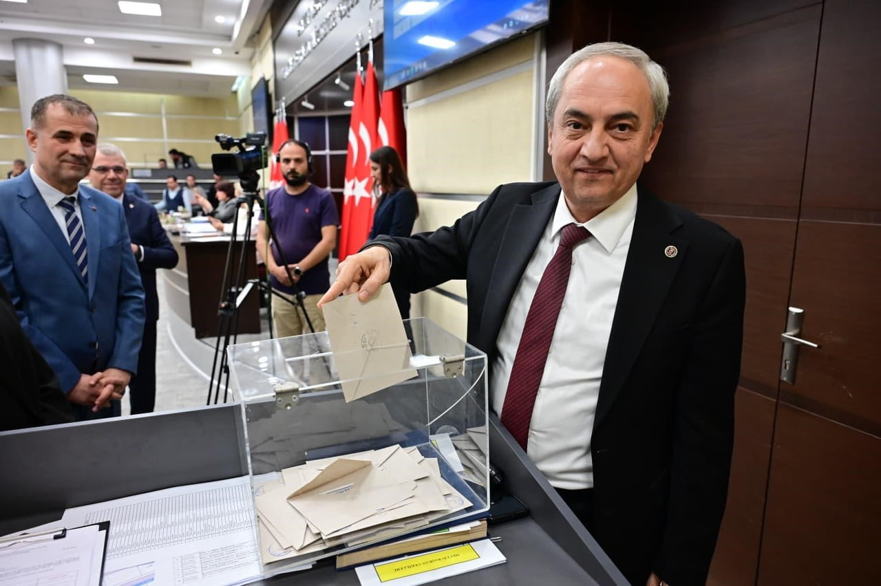 KEPEZ BELEDİYESİ’NİN NİSAN MECLİSİ’NDE KEPEZ’İN MALİ BÜTÇESİNE DEĞİNEN BAŞKAN MESUT KOCAGÖZ...