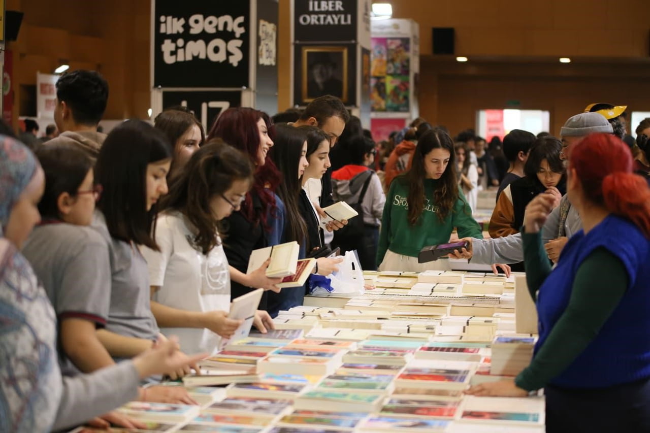 KEPEZ BELEDİYESİ TARAFINDAN DÜZENLENEN KEPEZ KİTAP FUARI, "İNSAN OKUR" MOTTOSUYLA HER GÜN YÜZLERCE...