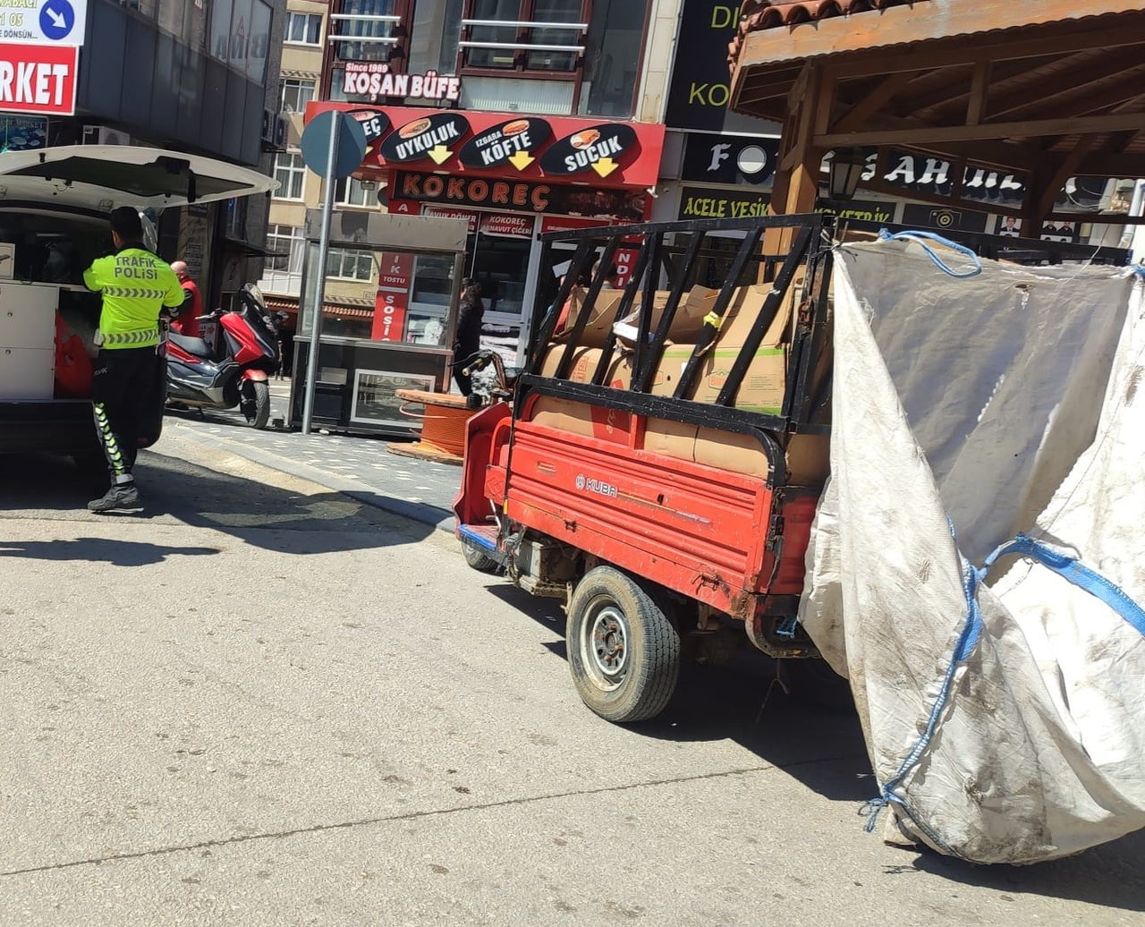 KEŞAN’DA PLAKASIZ TRİPORTÖR VE MOTOSİKLETE 92 BİN TL CEZA KESİLDİ